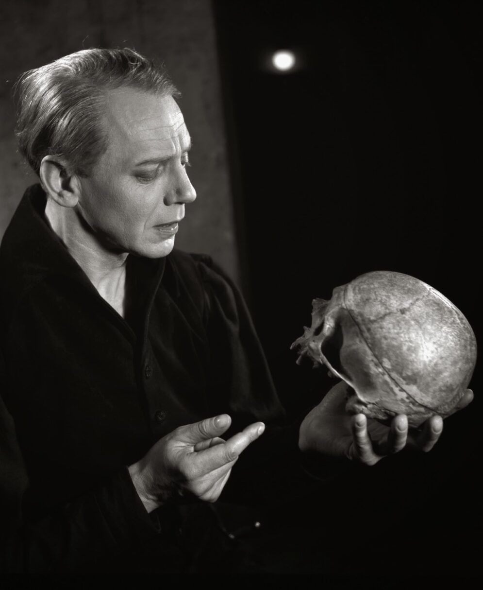 10 Peter Luehr als Hamlet 1954 Foto DTM